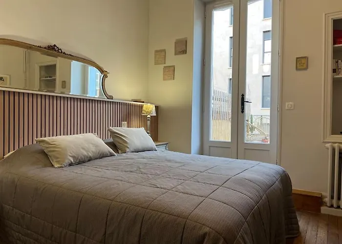 Coeur De Ville, Garage Prive Et Gratuit Avec Terrasse ! Apartment