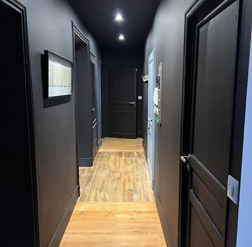 Apartment Coeur De Ville, Garage Prive Et Gratuit Avec Terrasse ! Cahors