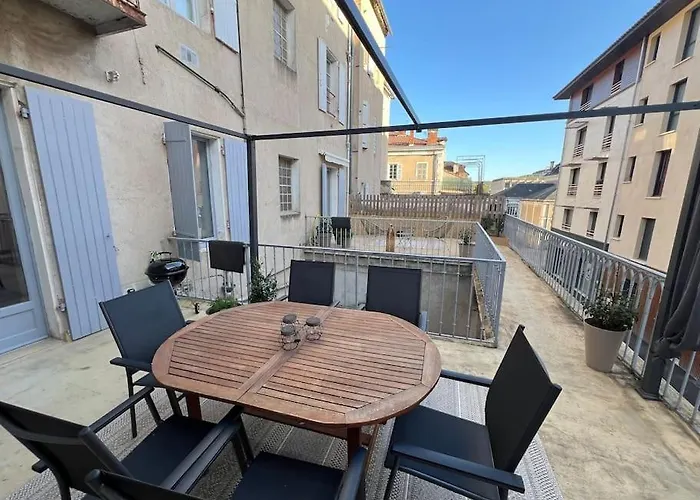 Apartment Coeur De Ville, Garage Prive Et Gratuit Avec Terrasse ! Cahors
