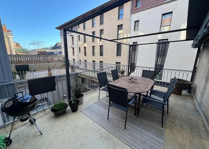 Coeur De Ville, Garage Prive Et Gratuit Avec Terrasse !