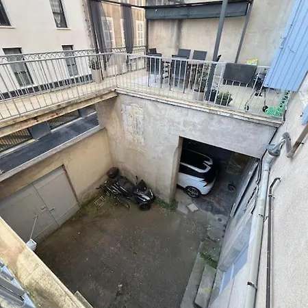 Coeur De Ville, Garage Prive Et Gratuit Avec Terrasse !
