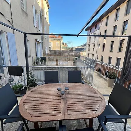 Coeur De Ville, Garage Prive Et Gratuit Avec Terrasse ! كاهورْ