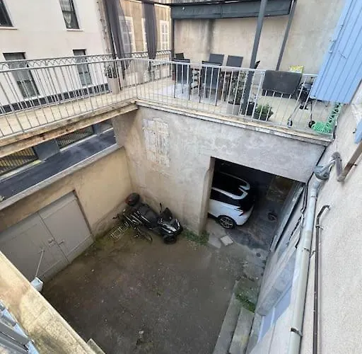 Cœur De Ville, Garage Privé Et Gratuit Avec Terrasse !