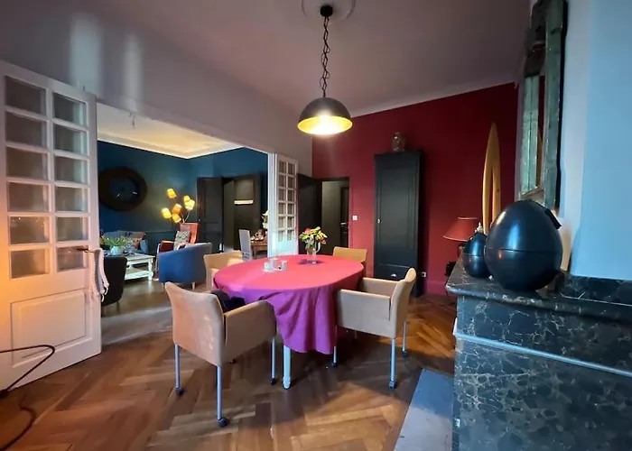 Cœur De Ville, Garage Privé Et Gratuit Avec Terrasse ! *