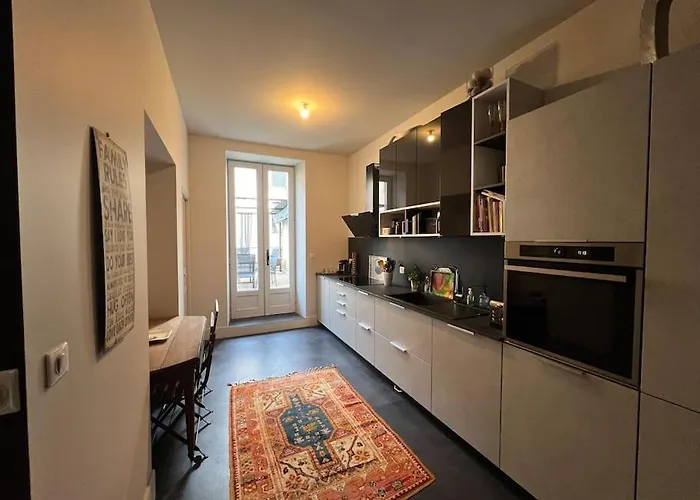 Appartement Cœur De Ville, Garage Privé Et Gratuit Avec Terrasse ! Cahors
