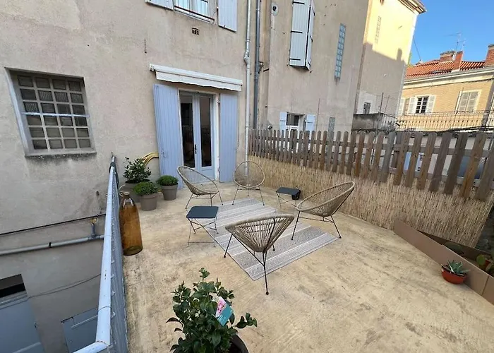 Cœur De Ville, Garage Privé Et Gratuit Avec Terrasse ! * Cahors
