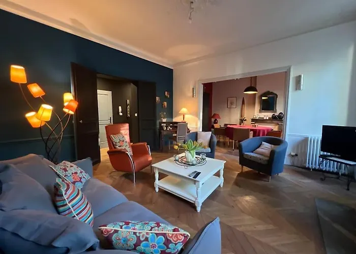 Cœur De Ville, Garage Privé Et Gratuit Avec Terrasse !