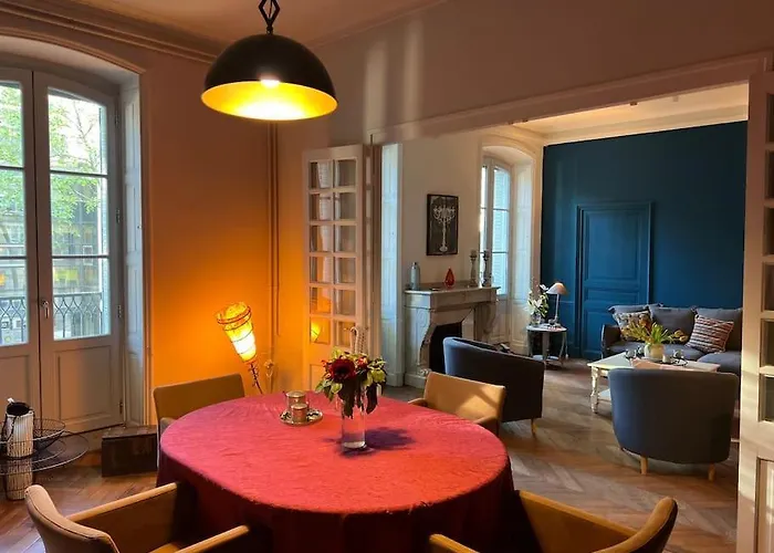 Cœur De Ville, Garage Privé Et Gratuit Avec Terrasse ! Cahors