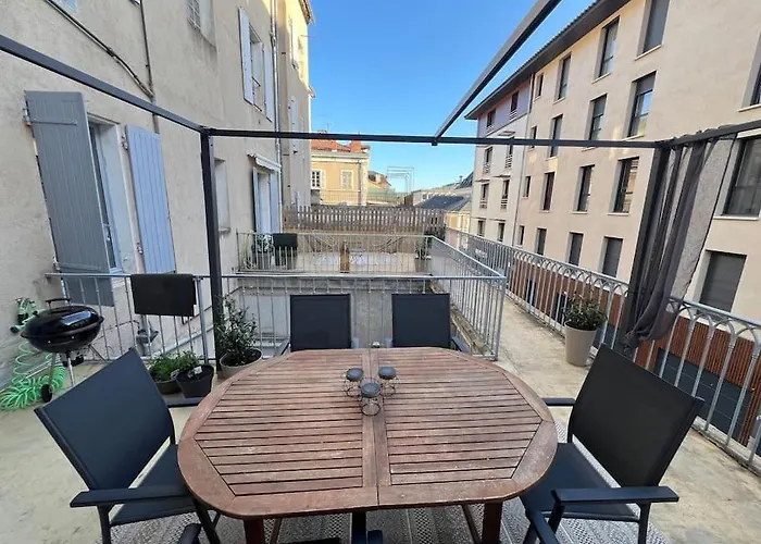 Cœur De Ville, Garage Privé Et Gratuit Avec Terrasse ! Cahors